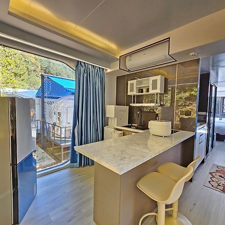 Galaxy X Hotel Type Caravan Glamping & Pension Pyeongchang Extérieur photo