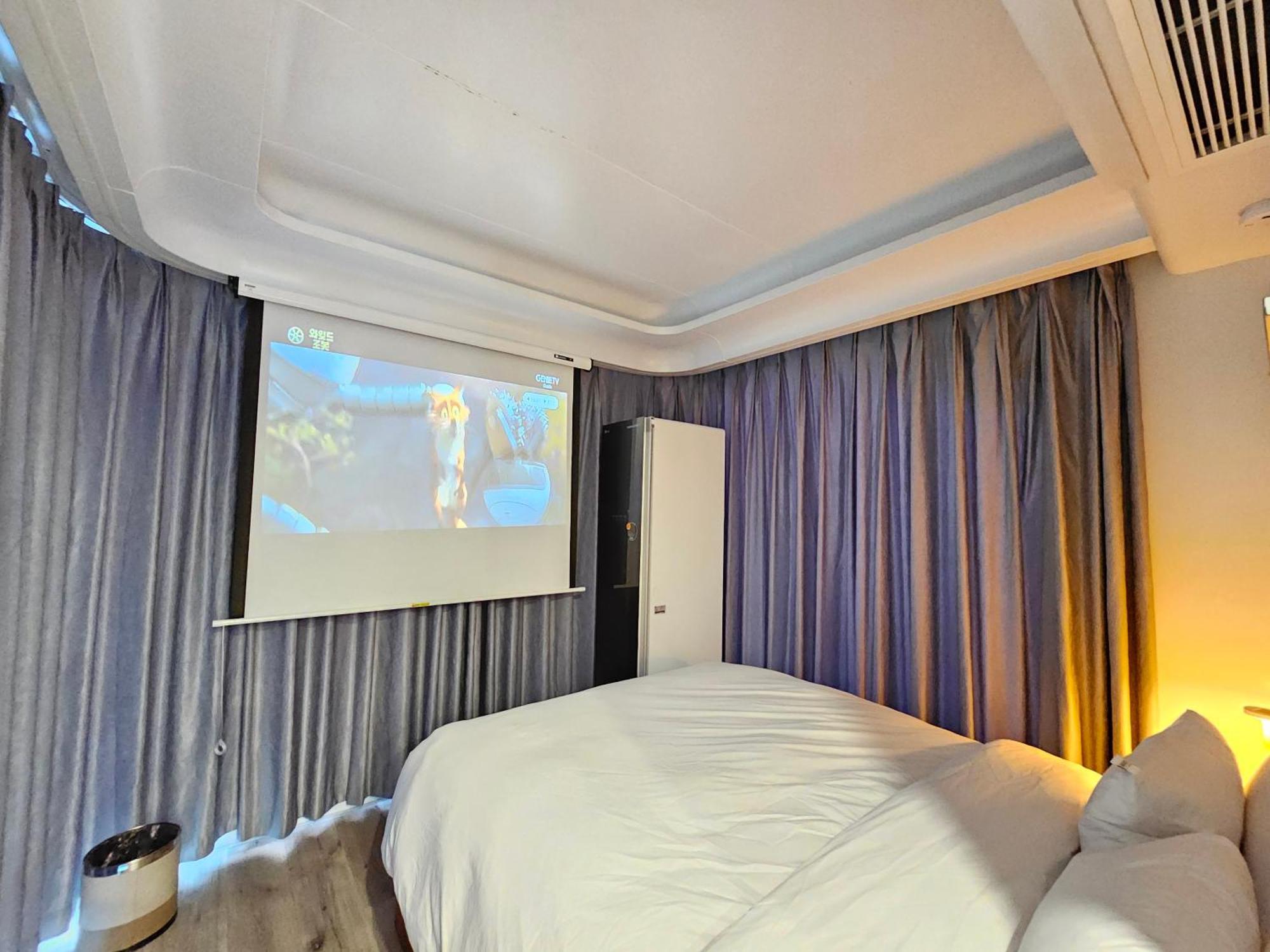 Galaxy X Hotel Type Caravan Glamping & Pension Pyeongchang Extérieur photo