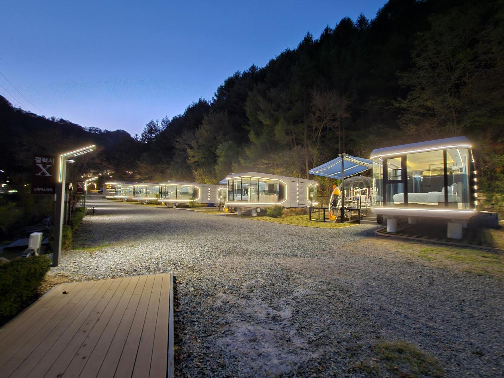 Galaxy X Hotel Type Caravan Glamping & Pension Pyeongchang Extérieur photo