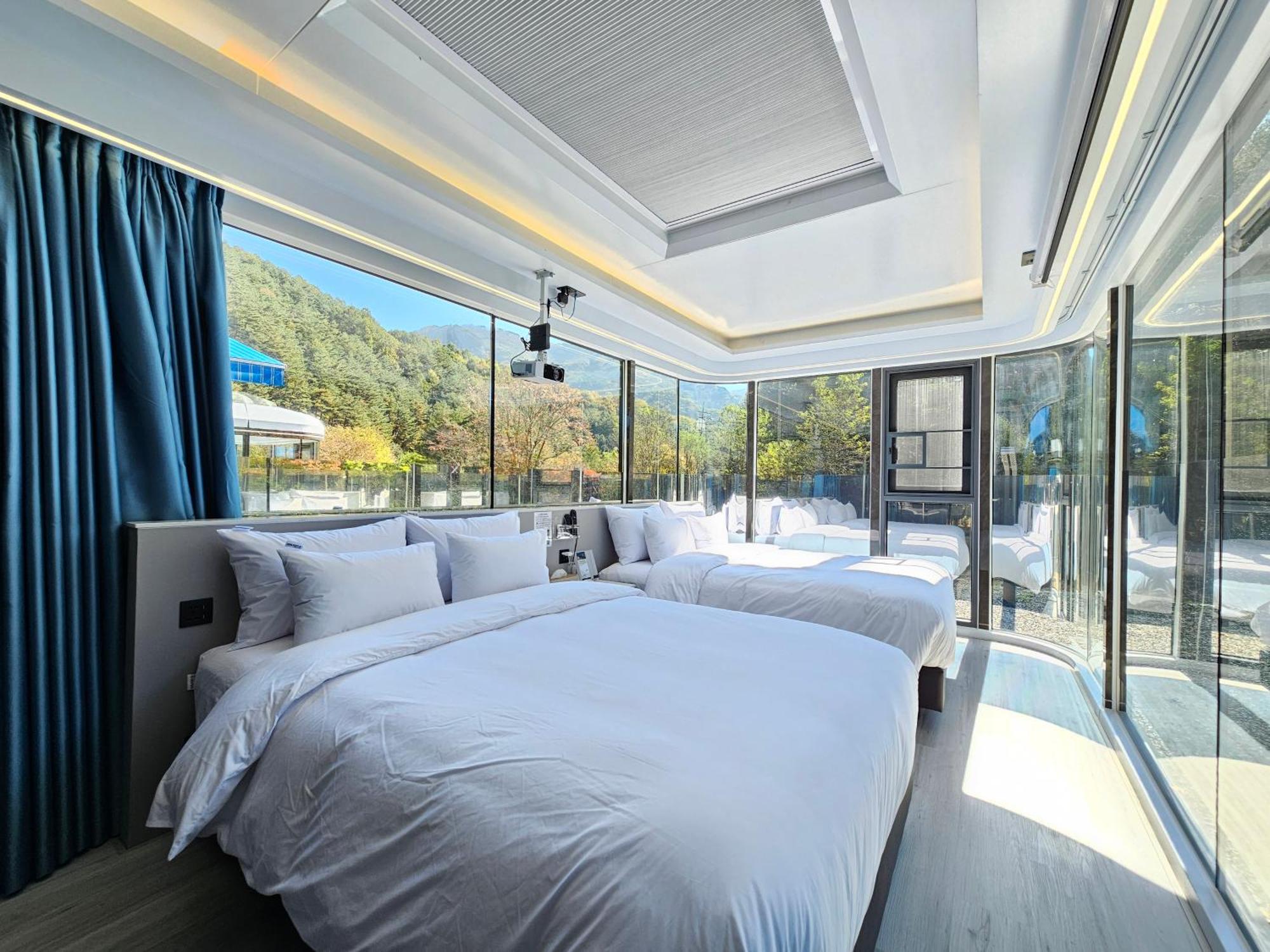 Galaxy X Hotel Type Caravan Glamping & Pension Pyeongchang Extérieur photo